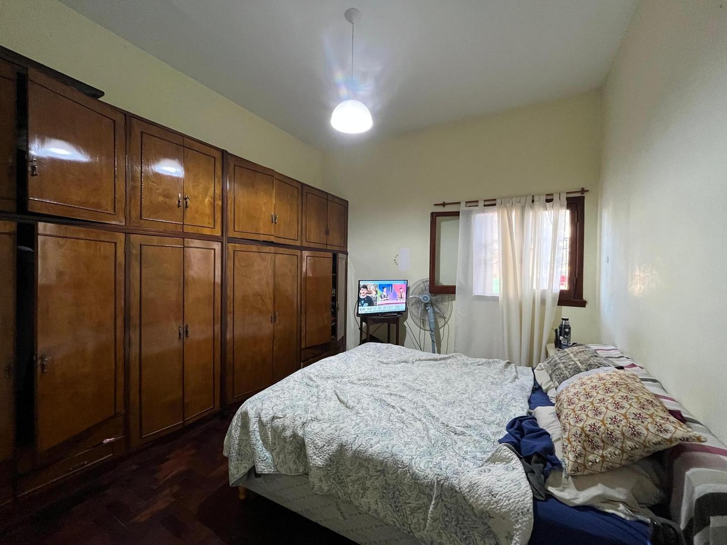 Casa 6 ambientes con 2 baños