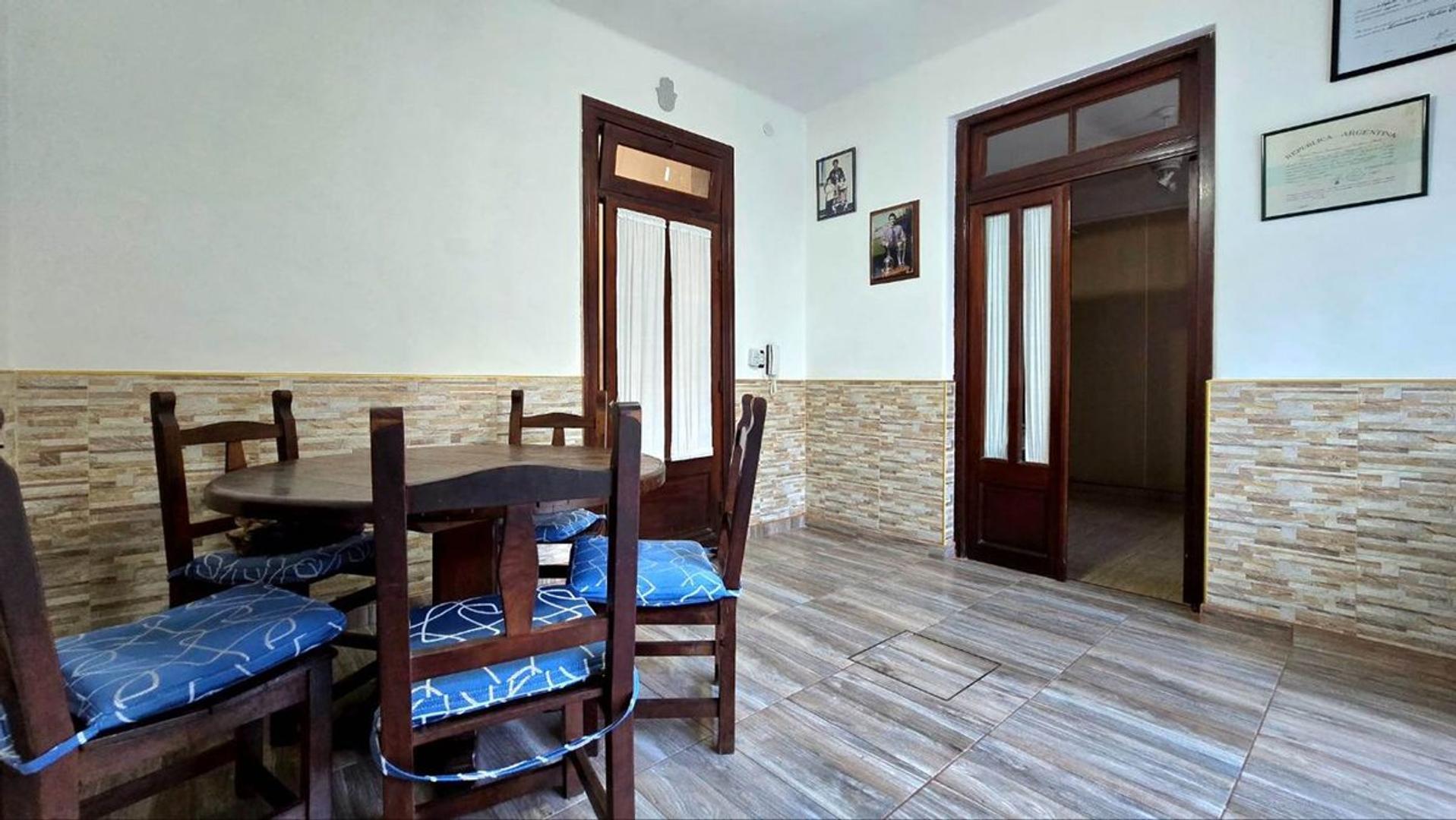 Casa 5 ambientes con 2 baños