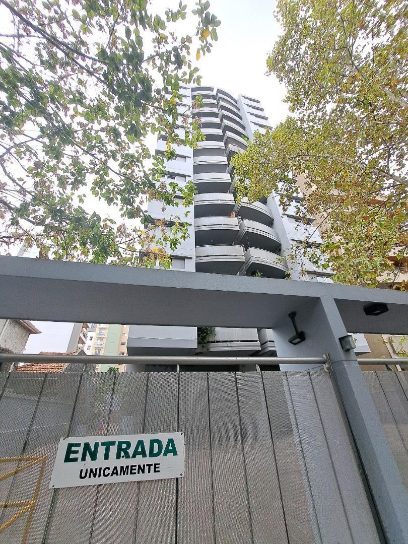 Venta. Quilmes Ctro. 2 amb. c/ balcón, cochera y baulera.