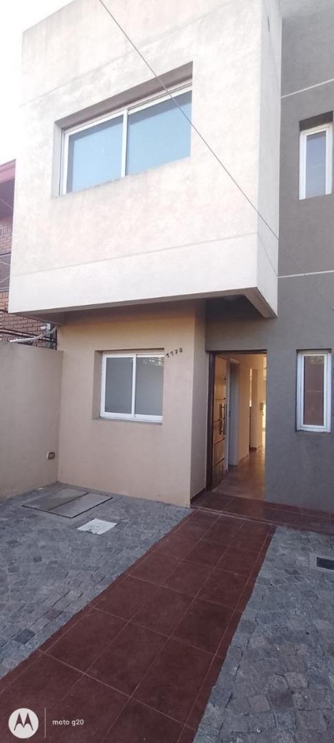 Duplex En Venta Cruce Varela Calle Beruti 1178
