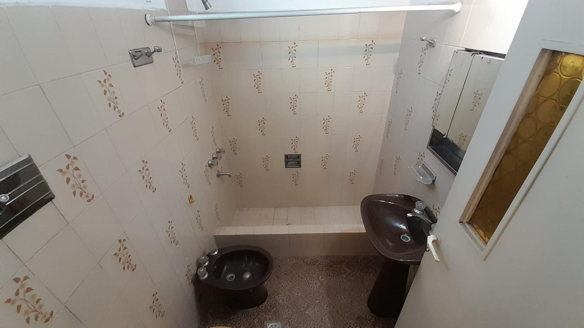 Casa 2 ambientes con 1 baño