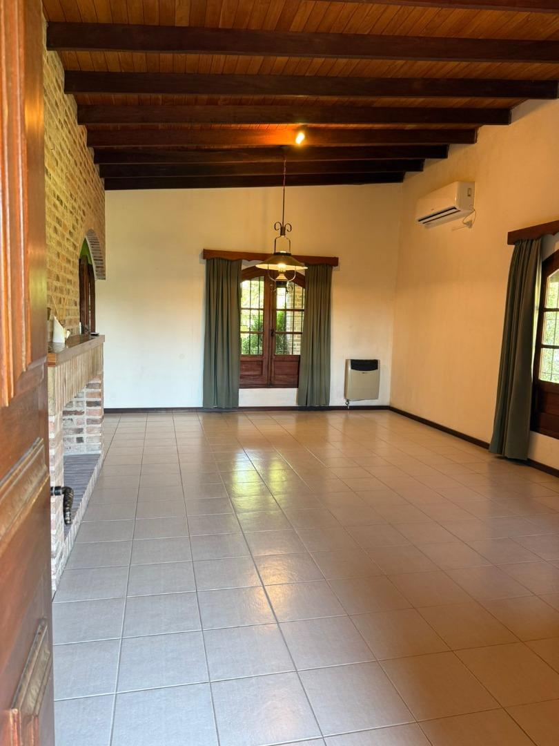 Casa en Alquiler con 1 cochera