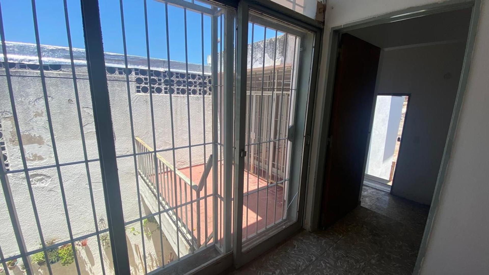 Depto Tipo Casa 5 ambientes con 2 baños