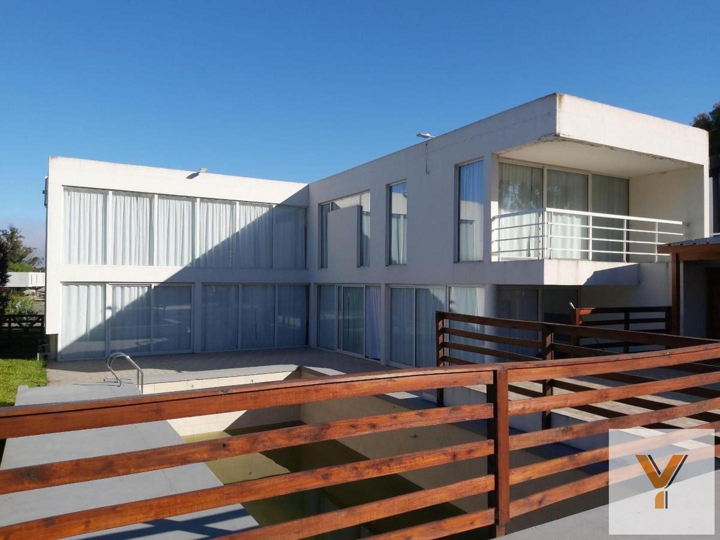 Casa 7 ambientes con 4 baños