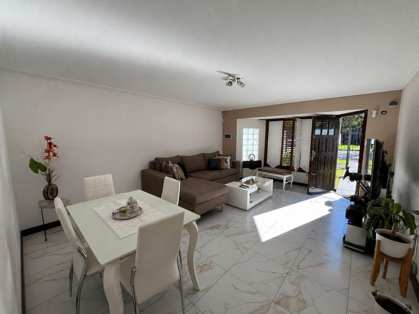 Casa moderna 3 ambientes con Parque Quincho Punta Mogotes