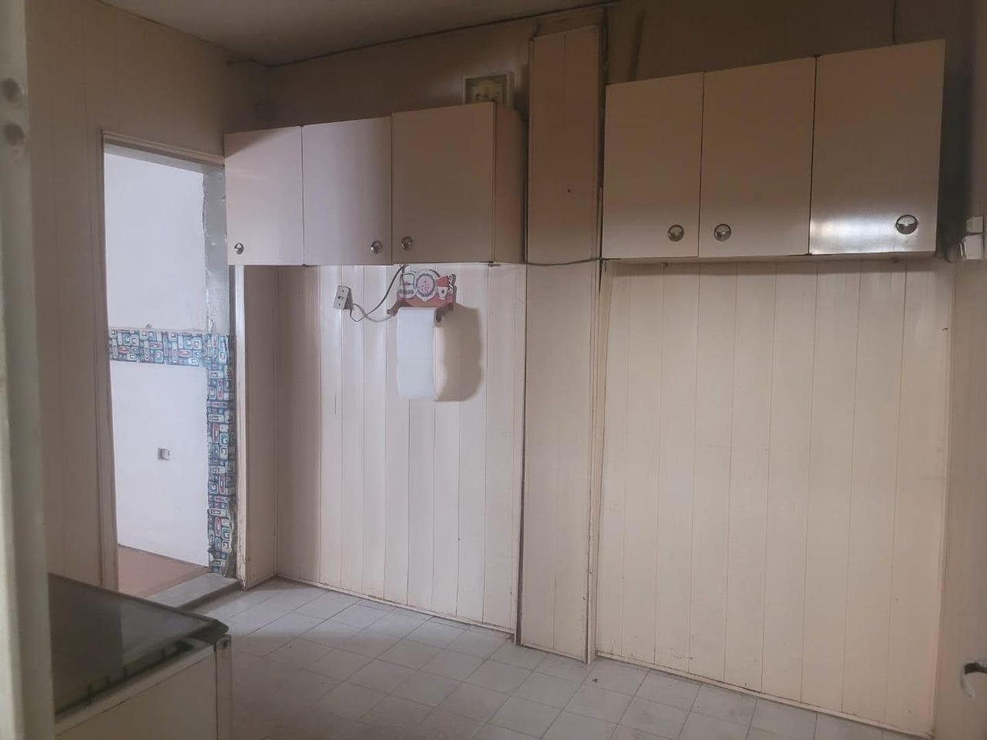 VENTA: Departamento de pasillo con dos dormitorios a reciclar en República de la Sexta, Rosario