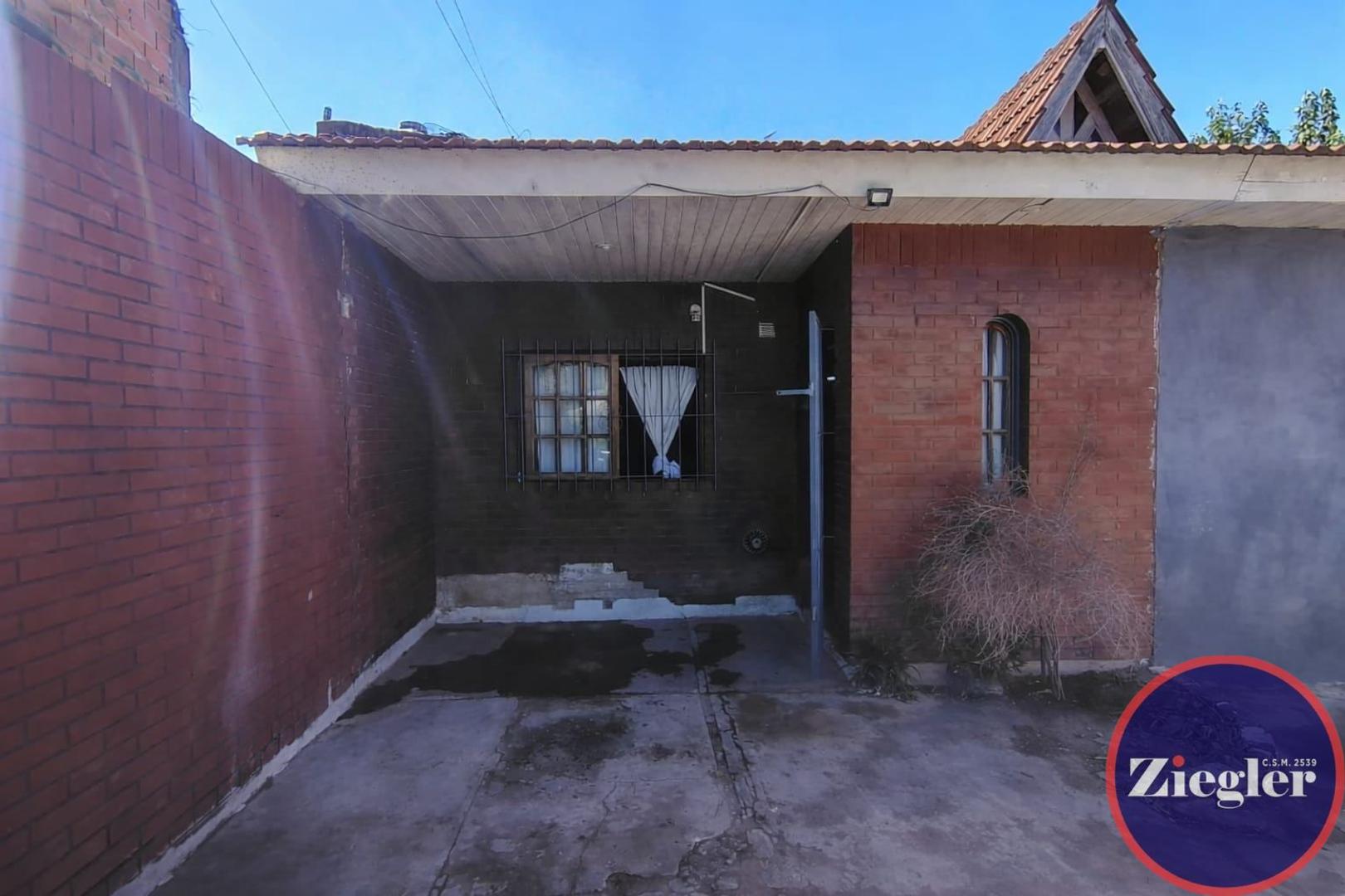 Casa 2 ambientes con 1 baño