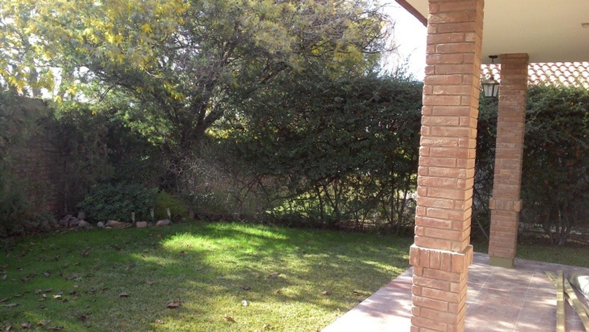 Casa en Venta en Barrio Unimev, USD 252.000