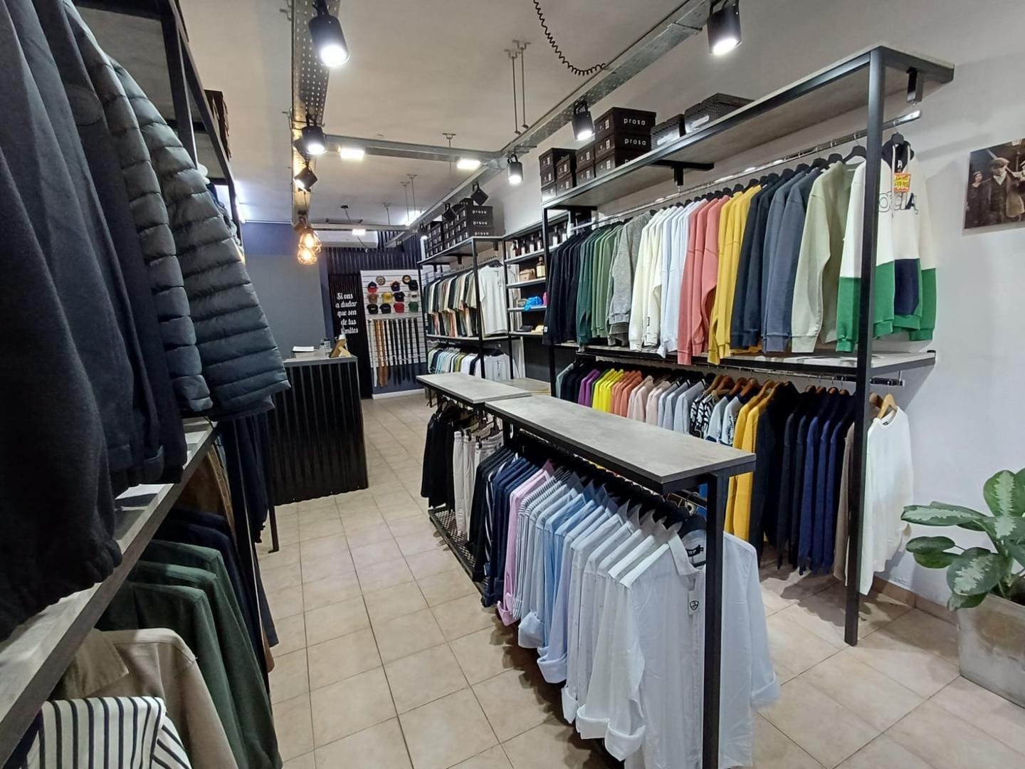 VENTA LOCAL DE ROPA SOBRE AV. COMERCIAL EN BARRIO SALADILLO