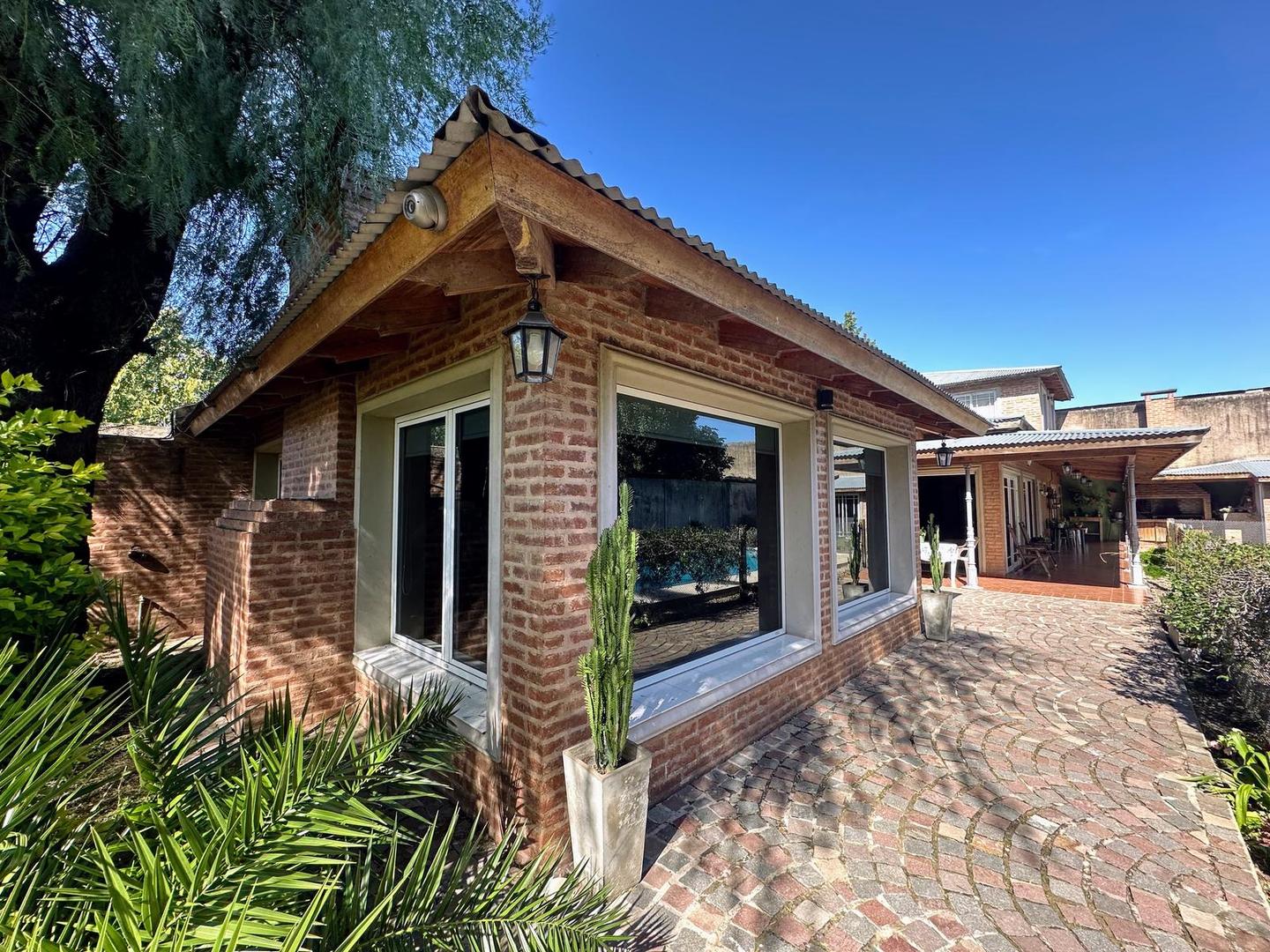 Casa en Venta en Luis Guillon, USD 195.000