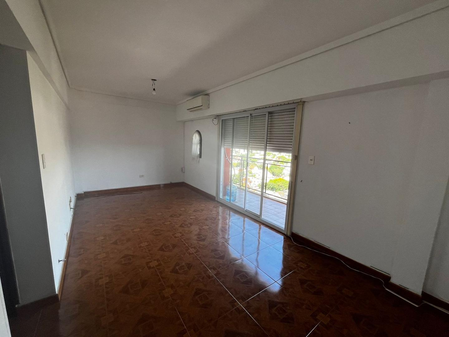 Depto 3 amb al contrafrente c/balcón