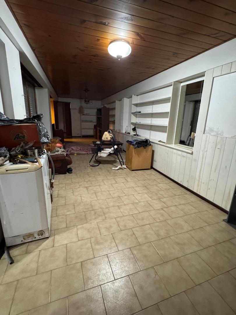 CASA EN VENTA APTO CREDITO - 3 AMB COCHERA Y PATIO - PERMUTA