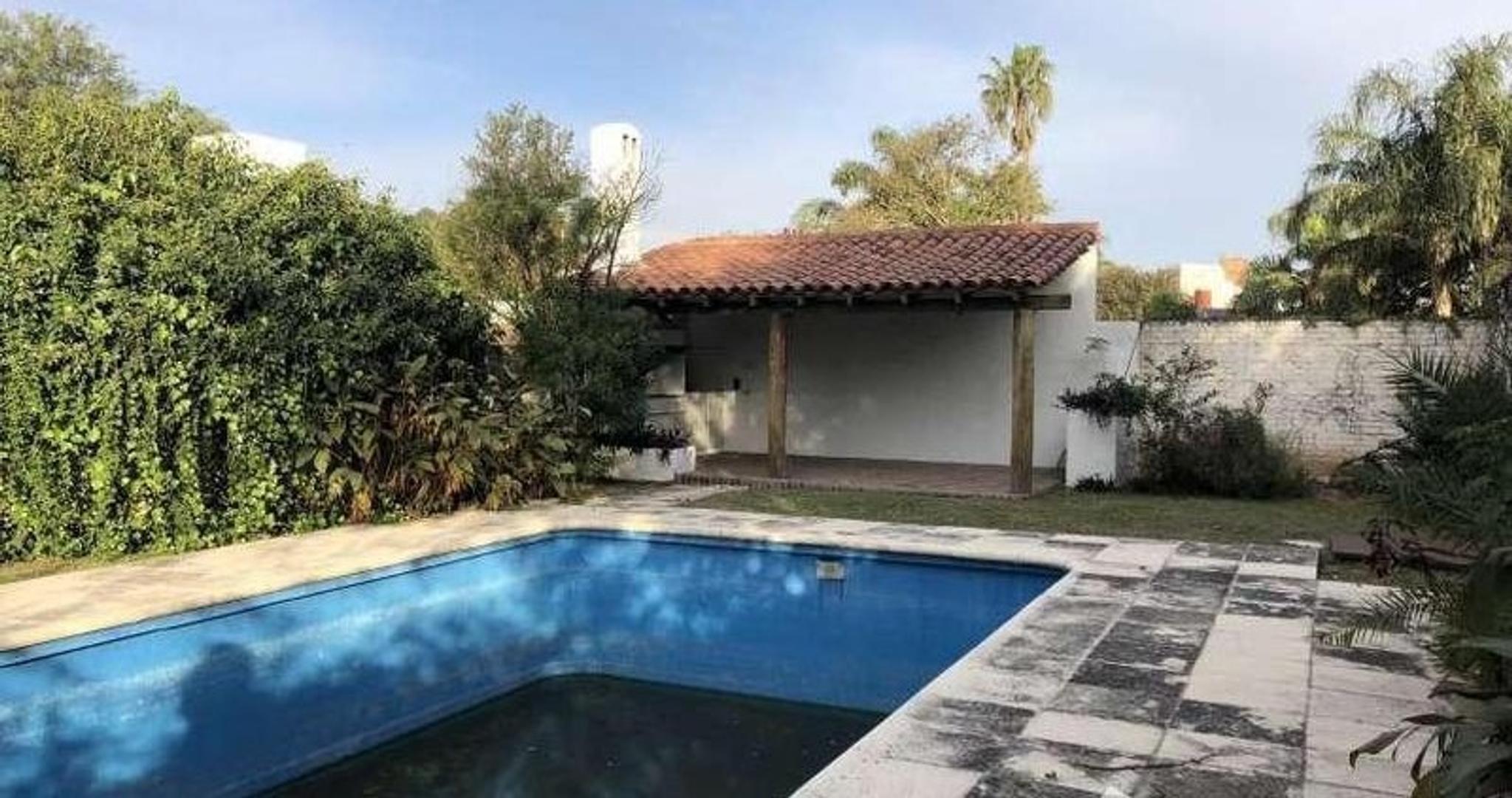 Casa en Venta con 3 cocheras