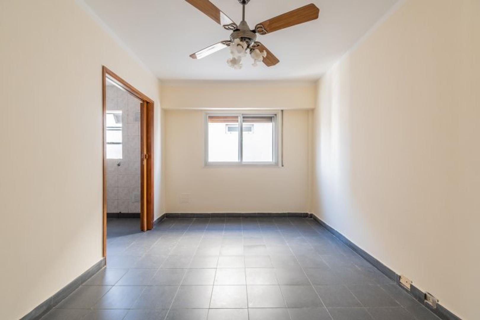 Venta. Departamento tres ambientes. Piso alto. Belgrano.