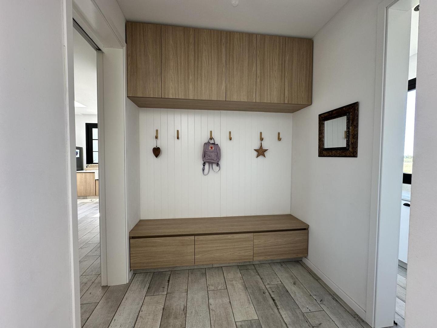 Casa 8 ambientes con 4 baños