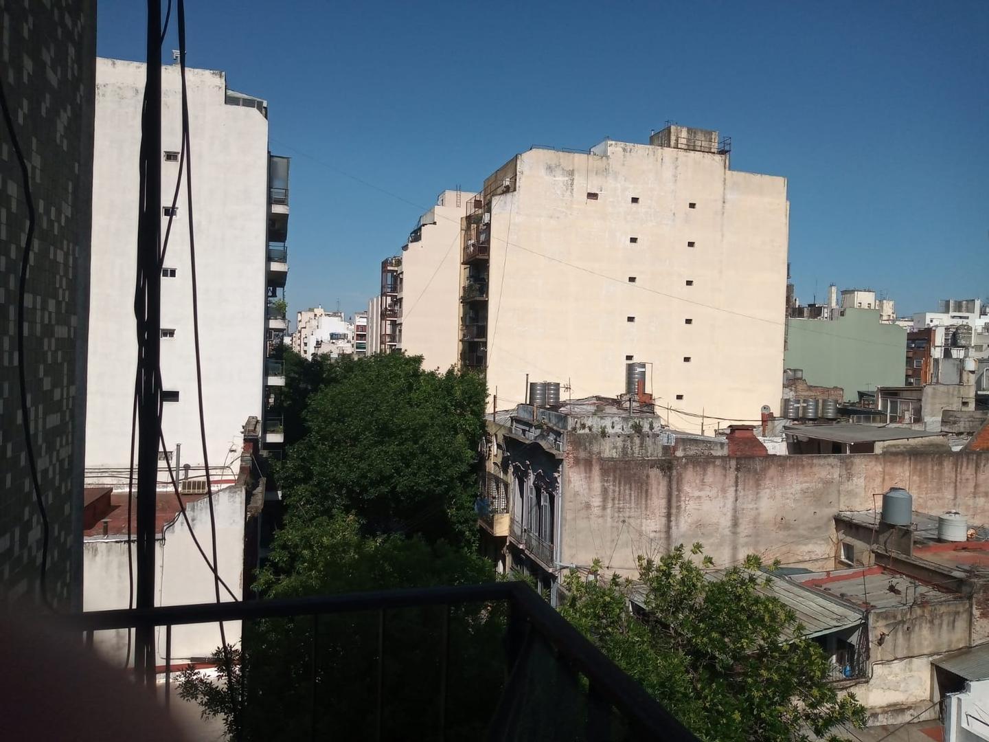 EXCELENTE UBICACION,  2 AMBIENTES, FRENTE/BALCON ,  41,90 M2