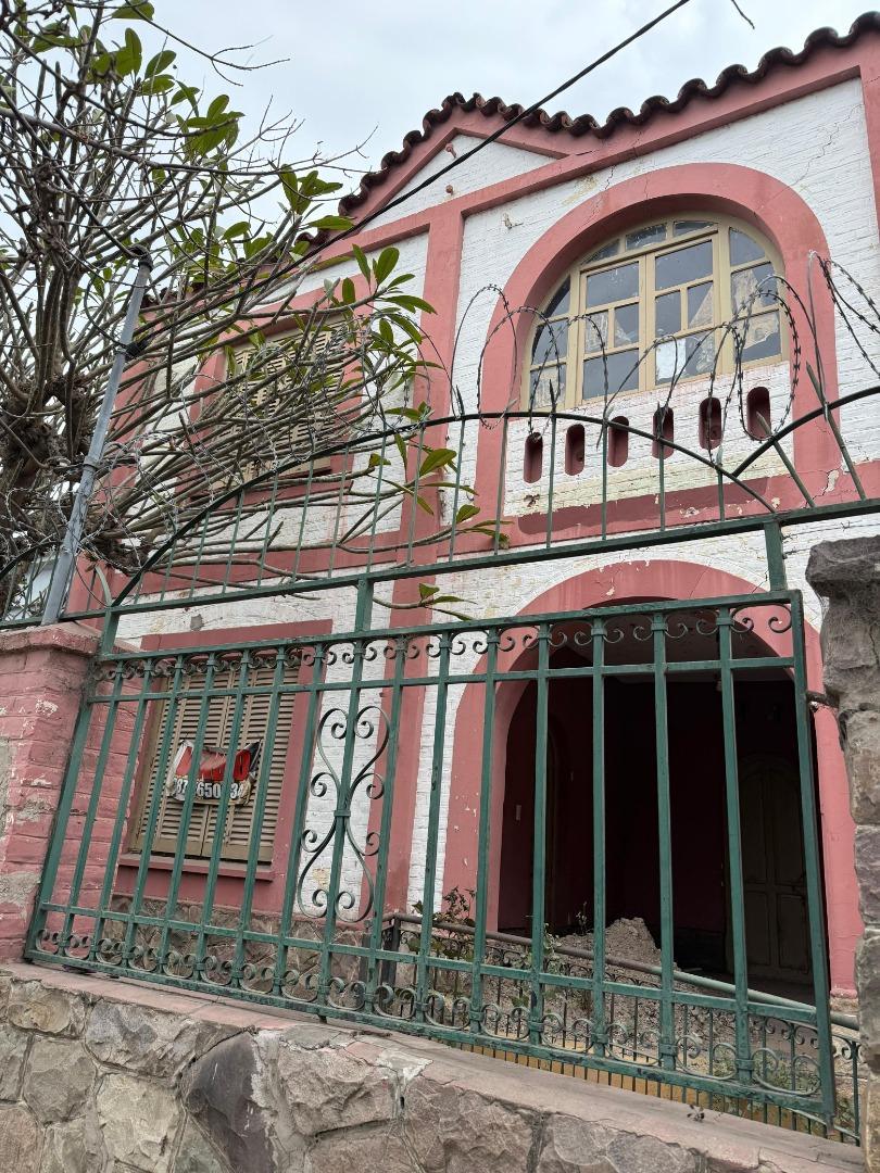 INMUEBLE COLONIAL EN EL CORAZON DE LA CIUDAD DE GRAL. GUEMES