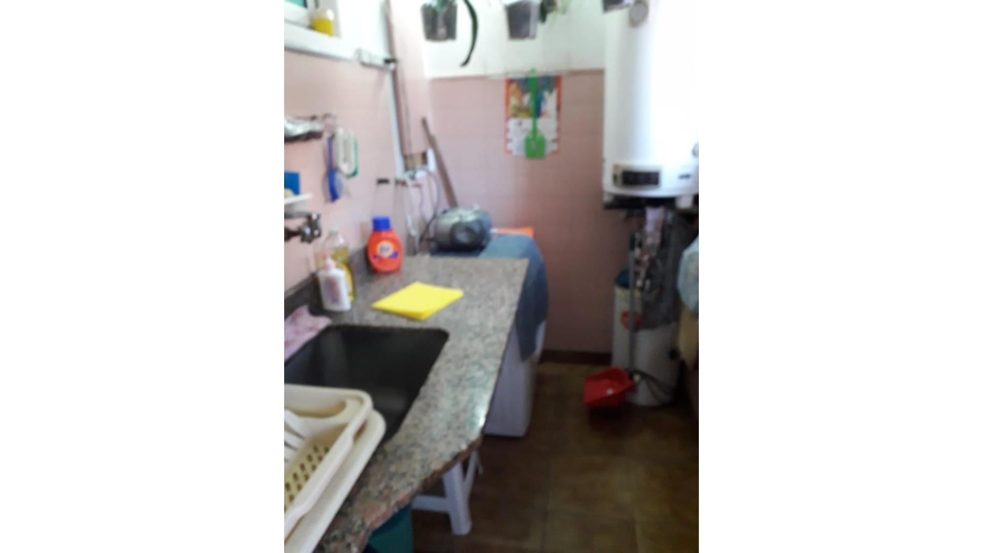 CASA EN VENTA  4 ambientes Remedios de escalada Lanus