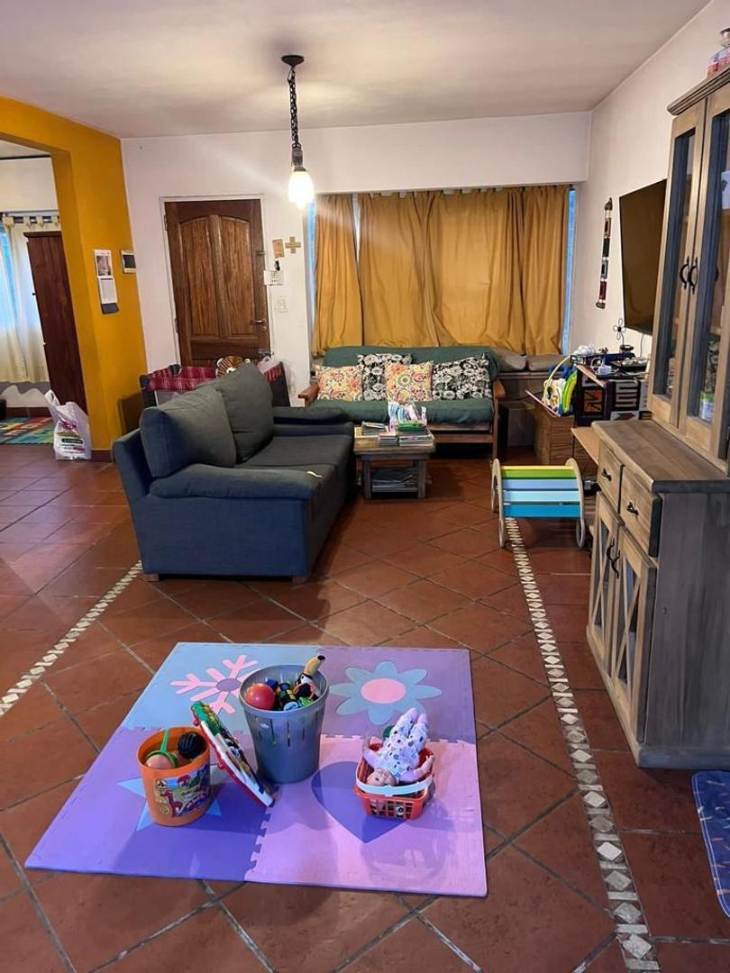 IMPECABLE CHALET 4 AMBIENTES / 20 X 40 MTS DE LOTE