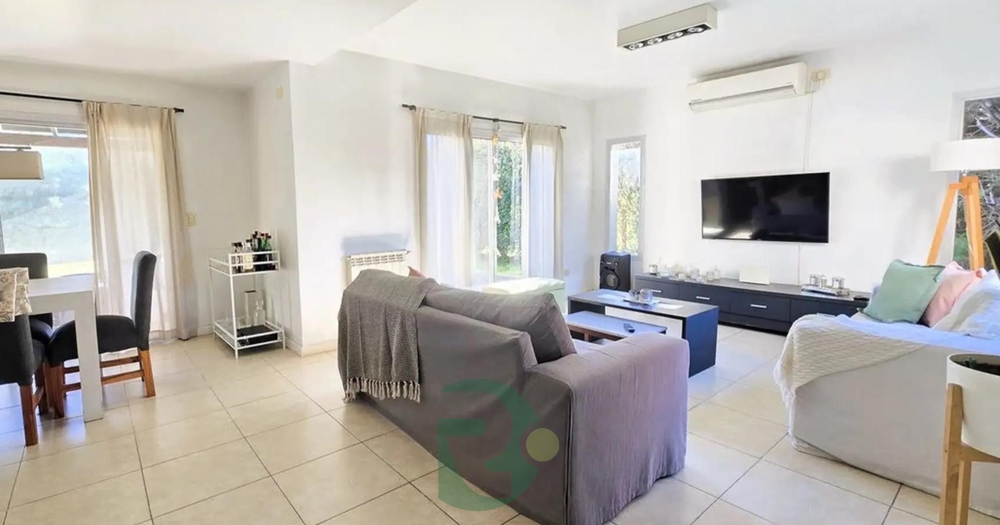 Casa 5 ambientes con 3 baños