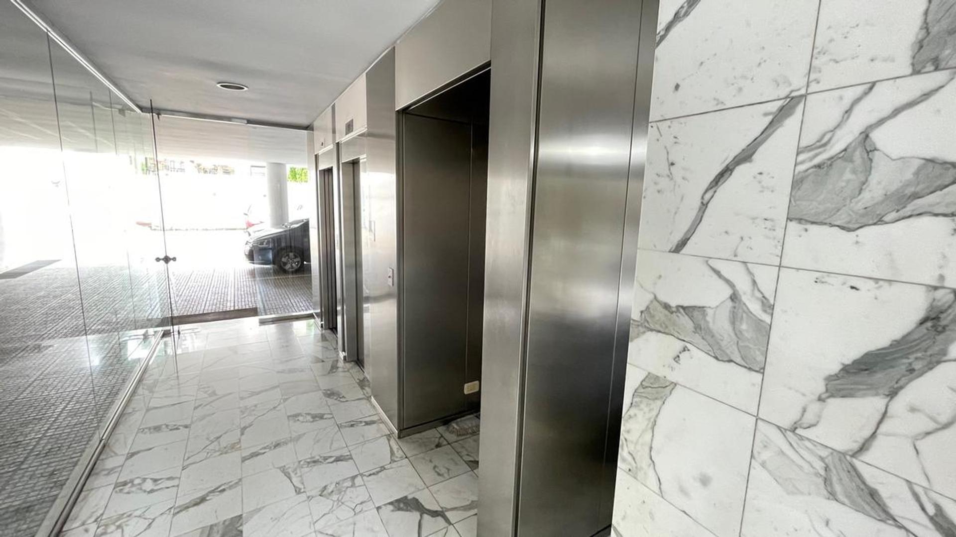 Oficina Monoambiente con 2 baños