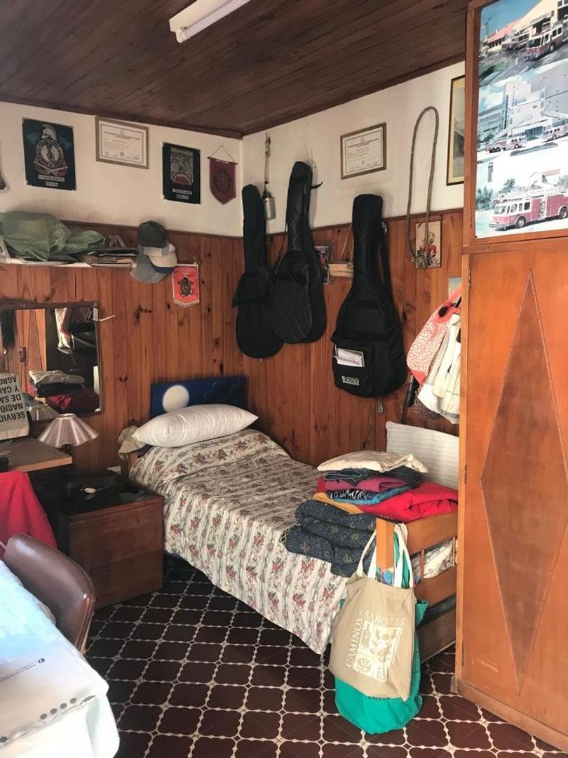 CASA 2 DORMITORIOS GARAGE PARA 2 AUTOS y PATIO CON QUINCHO