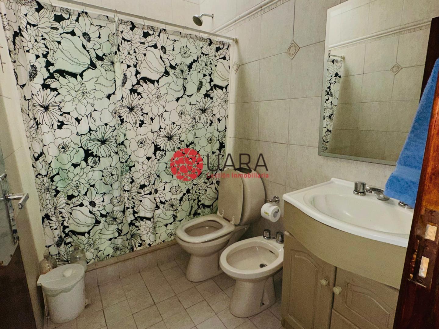 CASA EN VENTA AMPLIA CON POSESIÓN INMEDIATA