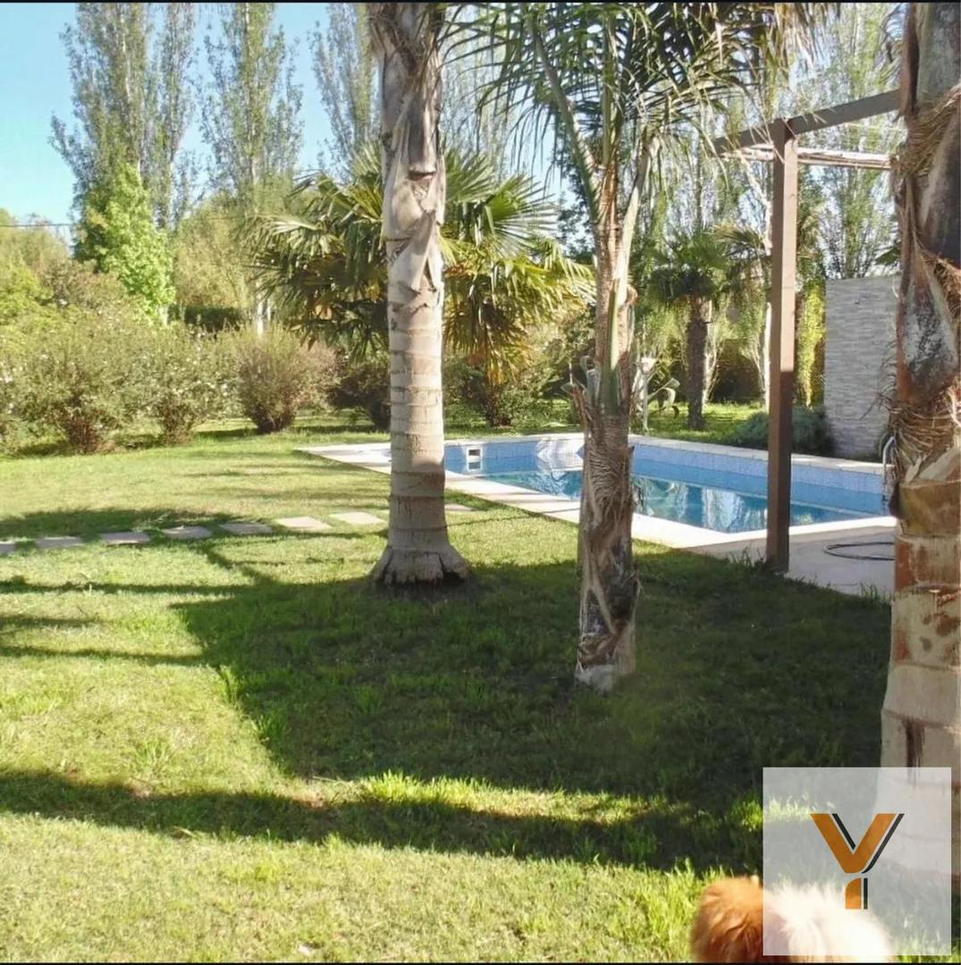 Casa en Venta con 2 cocheras