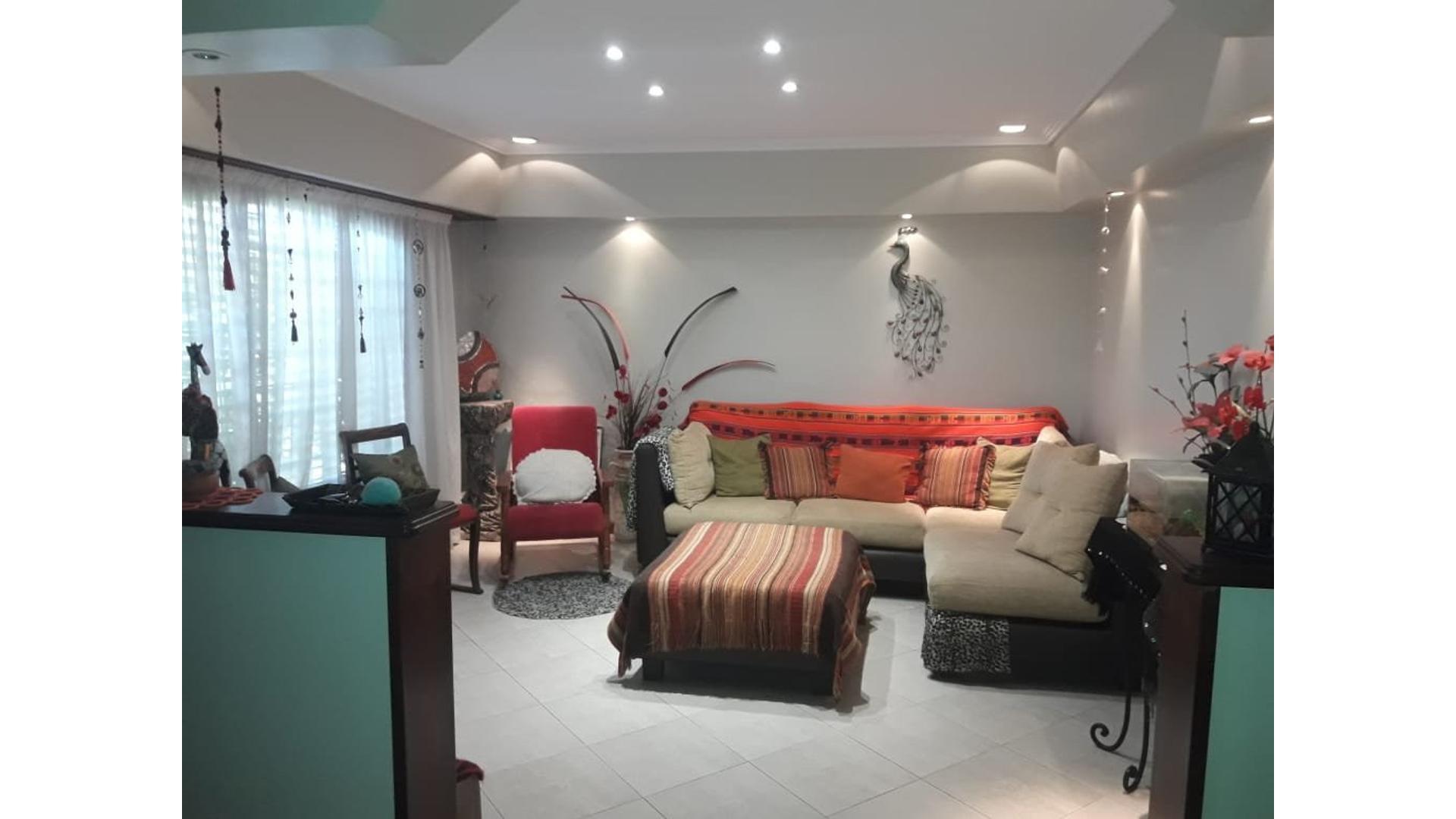 Chalet de 5 ambientes con dependencia de servicio - Puan 620