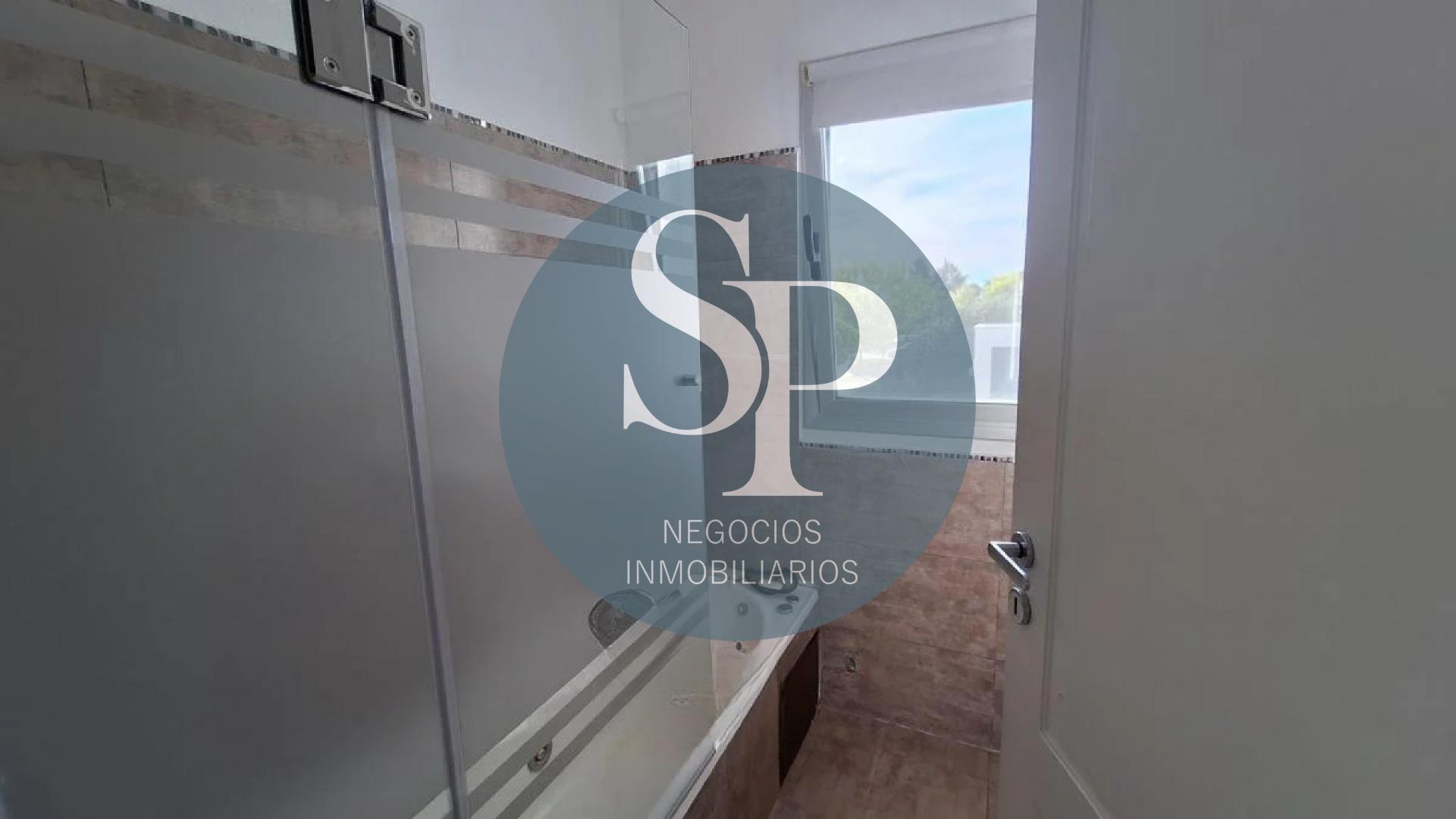 Casa 4 ambientes con 3 baños