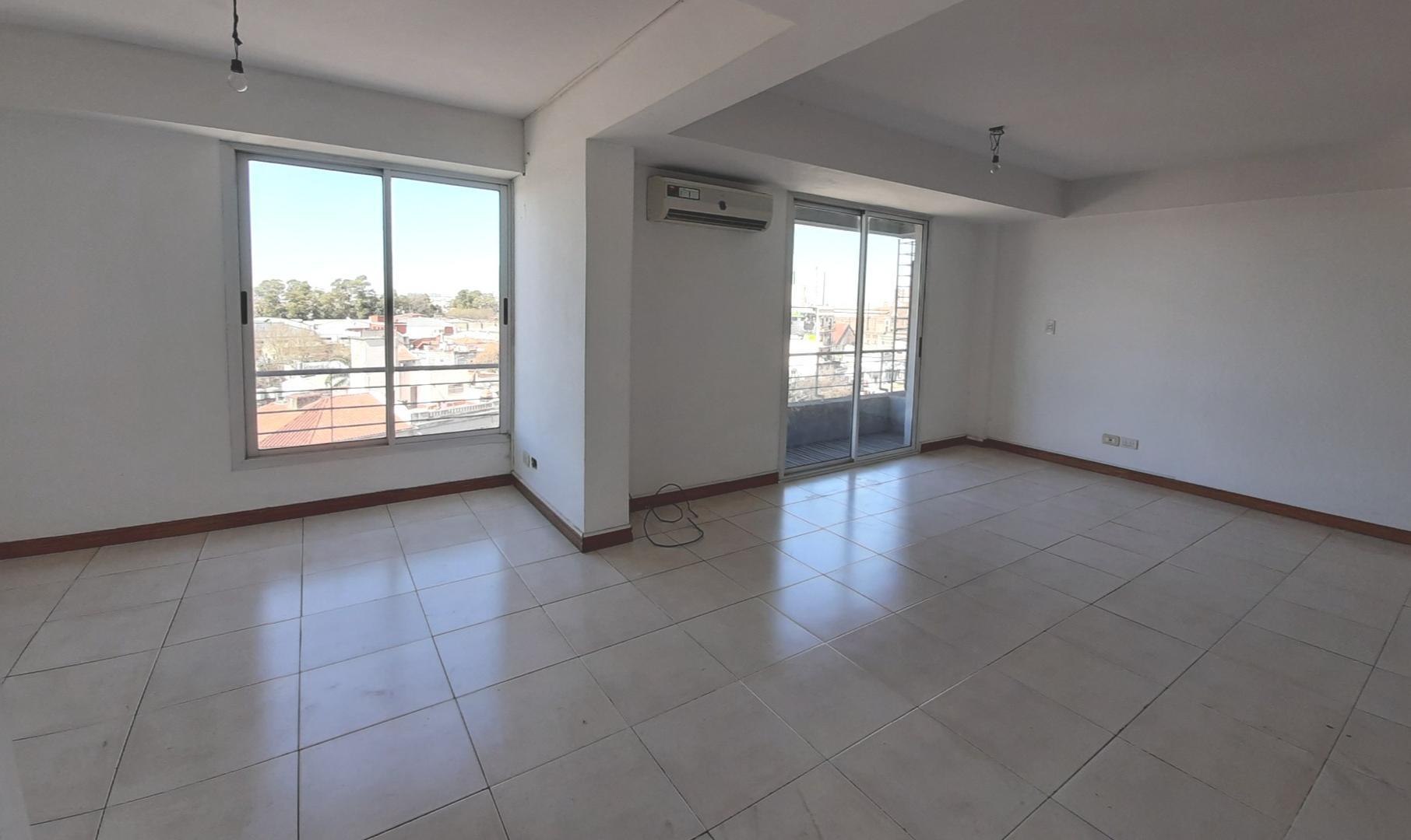 DEPTO DUPLEX 3 AMBIENTES, MUY LUMINOSO - APTO CRÉDITO