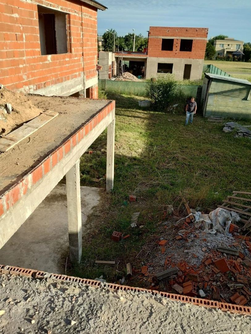 Casa en Venta con 3 cocheras