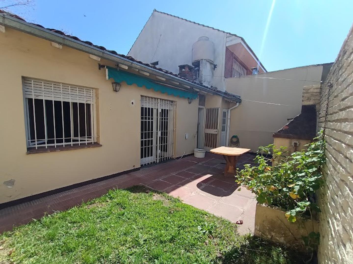 VENTA DE CASA EN LOTE PROPIO, ZONA RESIDENCIAL MARTINEZ,
