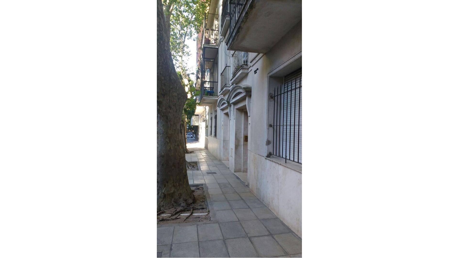 Amplio 3 Amb en Coghlan al frente con balcón