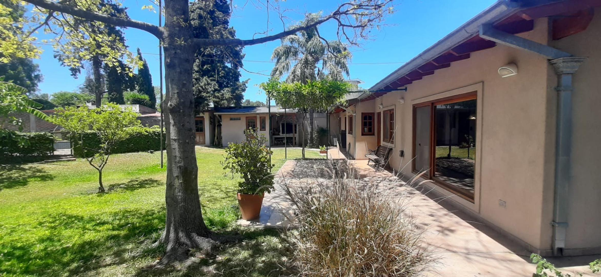 Casa 3 ambientes con 2 baños