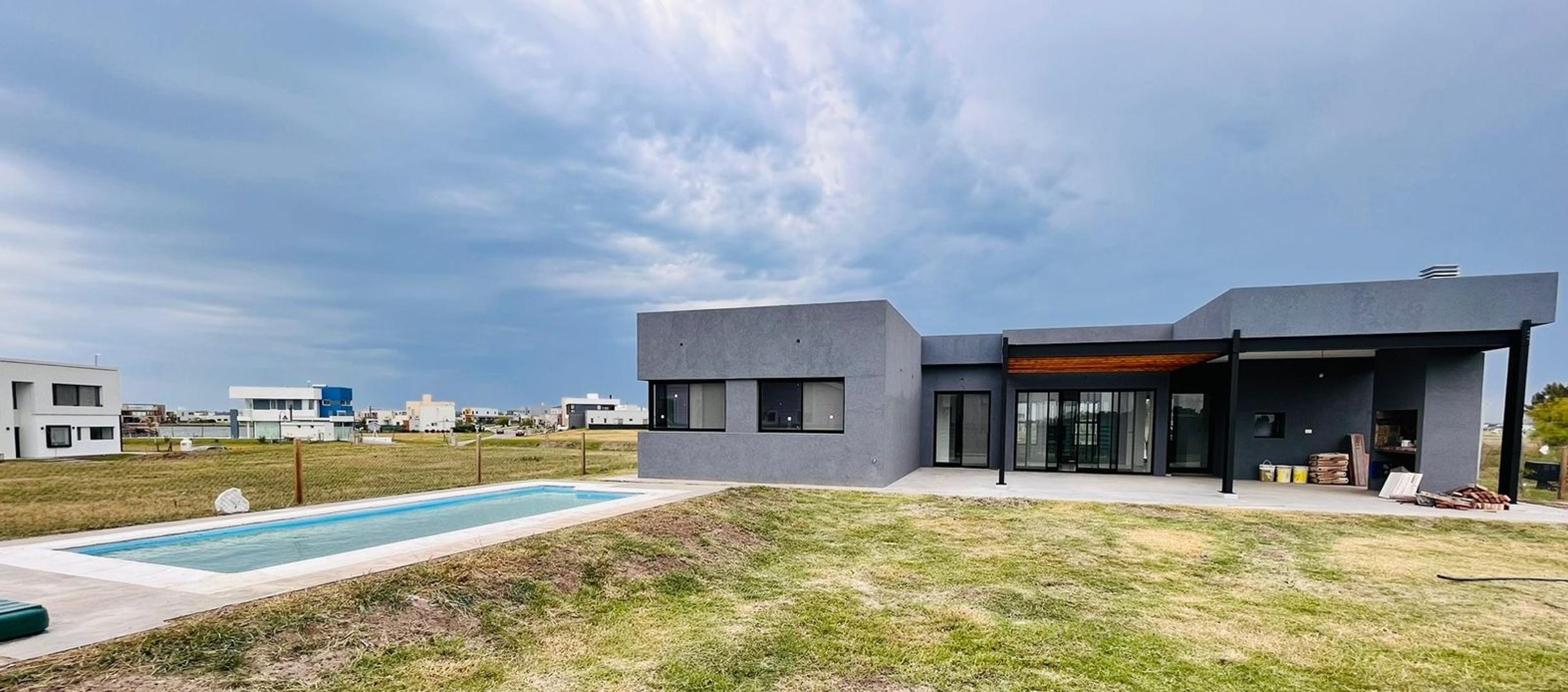 Casa 4 ambientes con 3 baños