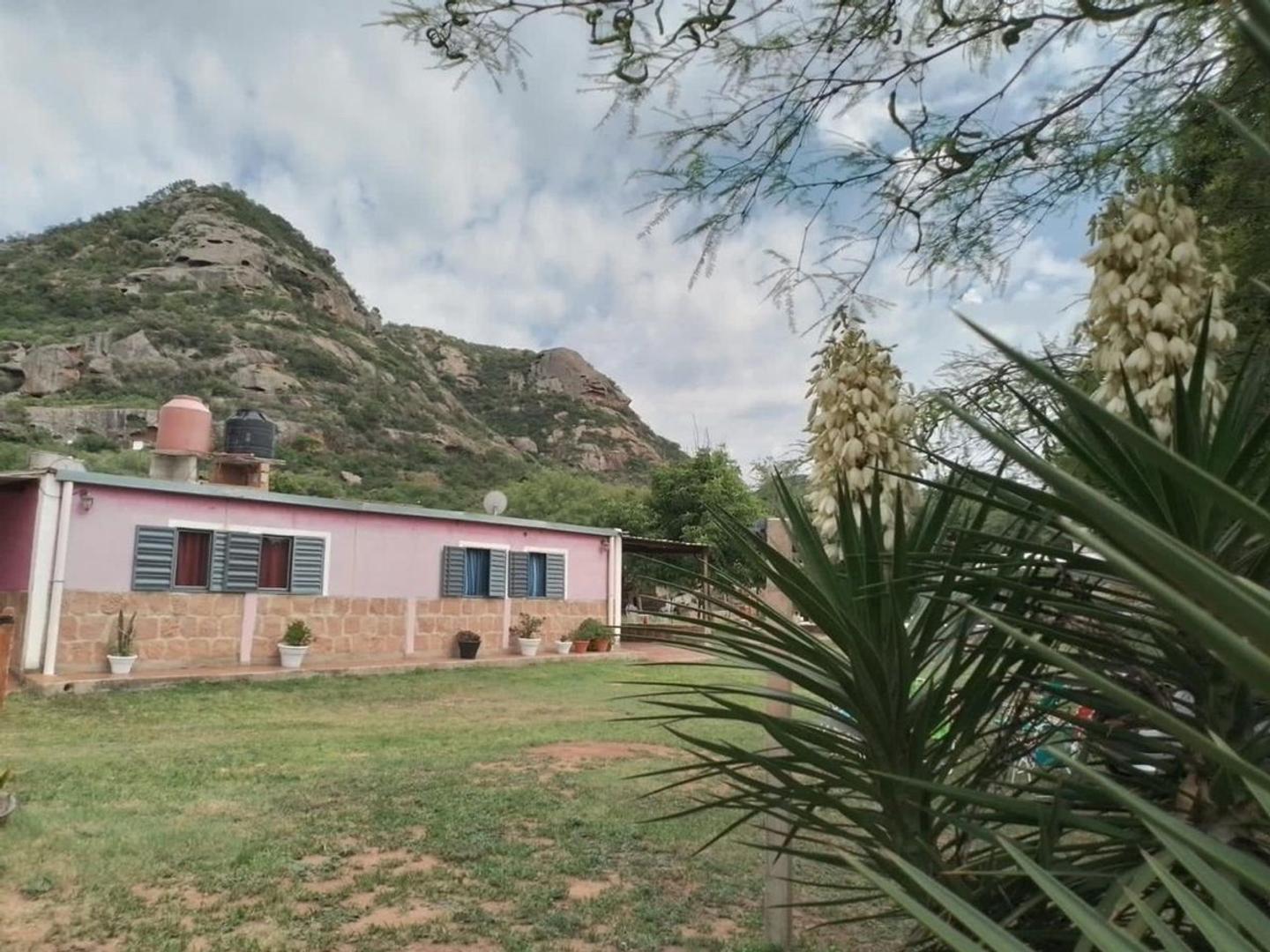 Venta casa Cerro Colorado + Dos cabañas