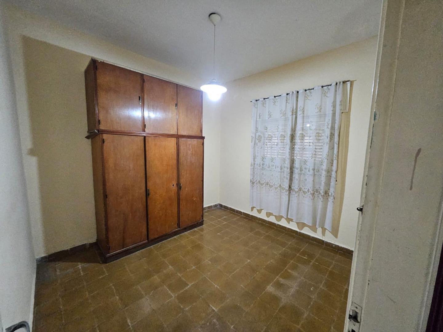 VENTA CASA DE 3 DORM C/AMPLIO PATIO EN BARRIO LOS NARANJOS