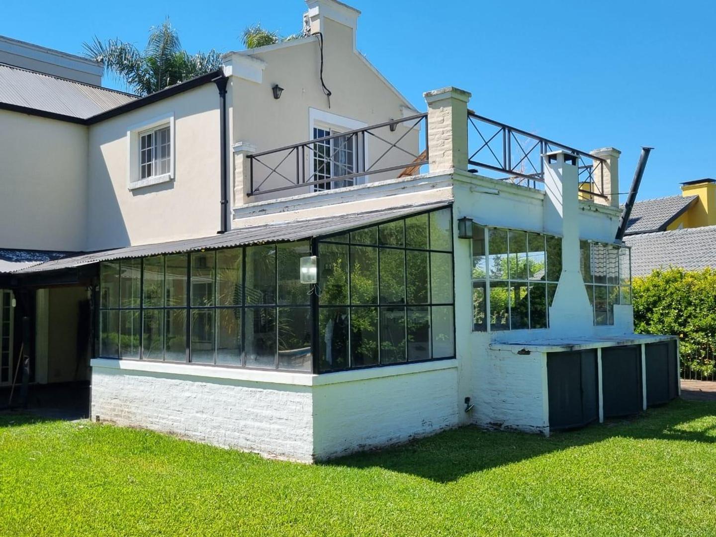 Casa en Venta con 8 cocheras