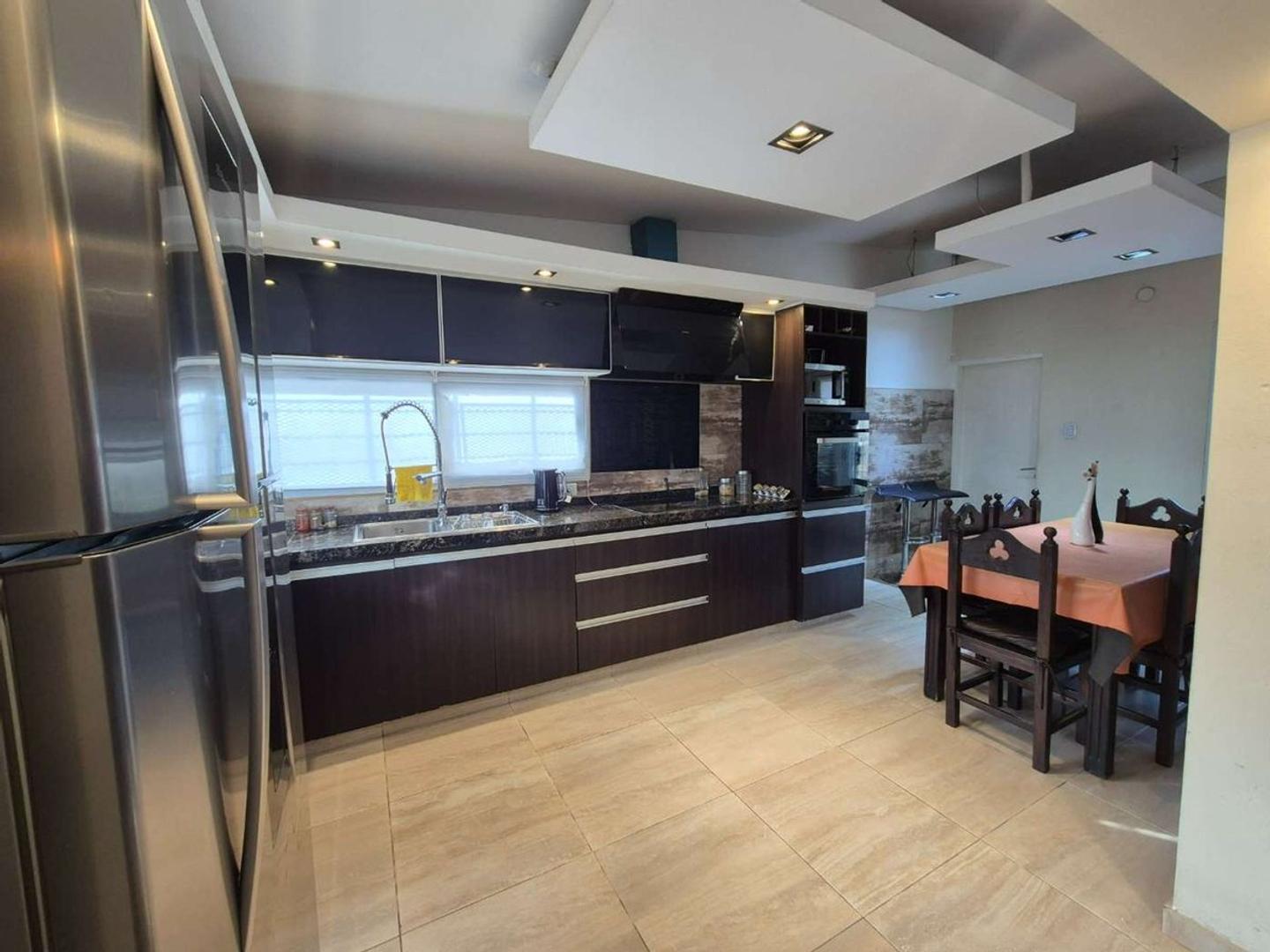 Se vende hermosa casa, 2 dormitorios, B° Chingolo!