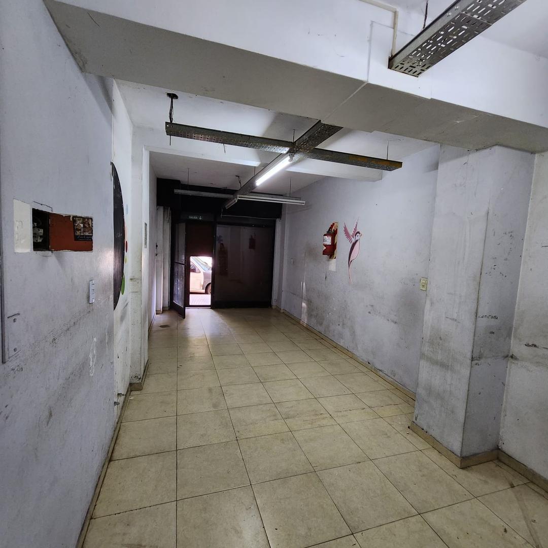 LOCAL Av Avellaneda 174 1 baño patio luz y gas