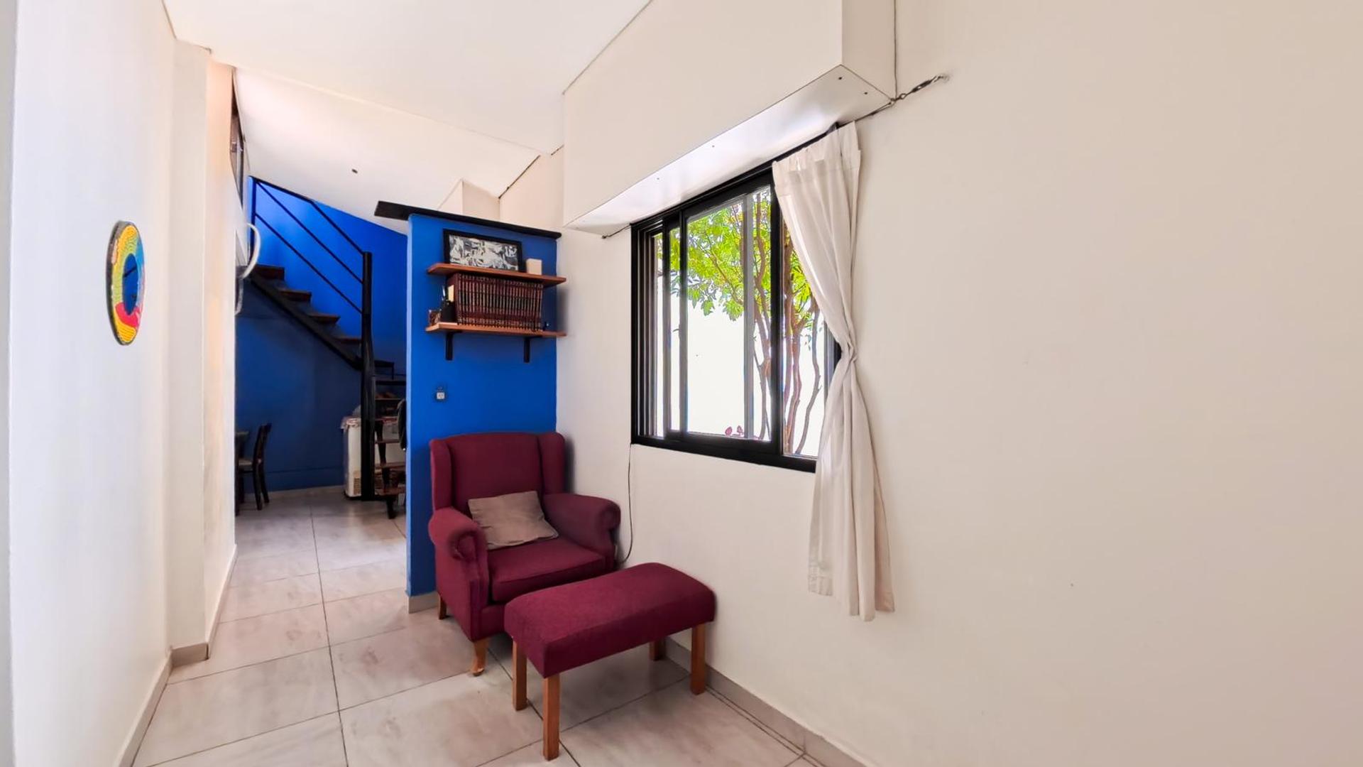 PH de 3 Ambientes al frente con terraza , cercano a Av. Balbín y Gral Paz En Venta