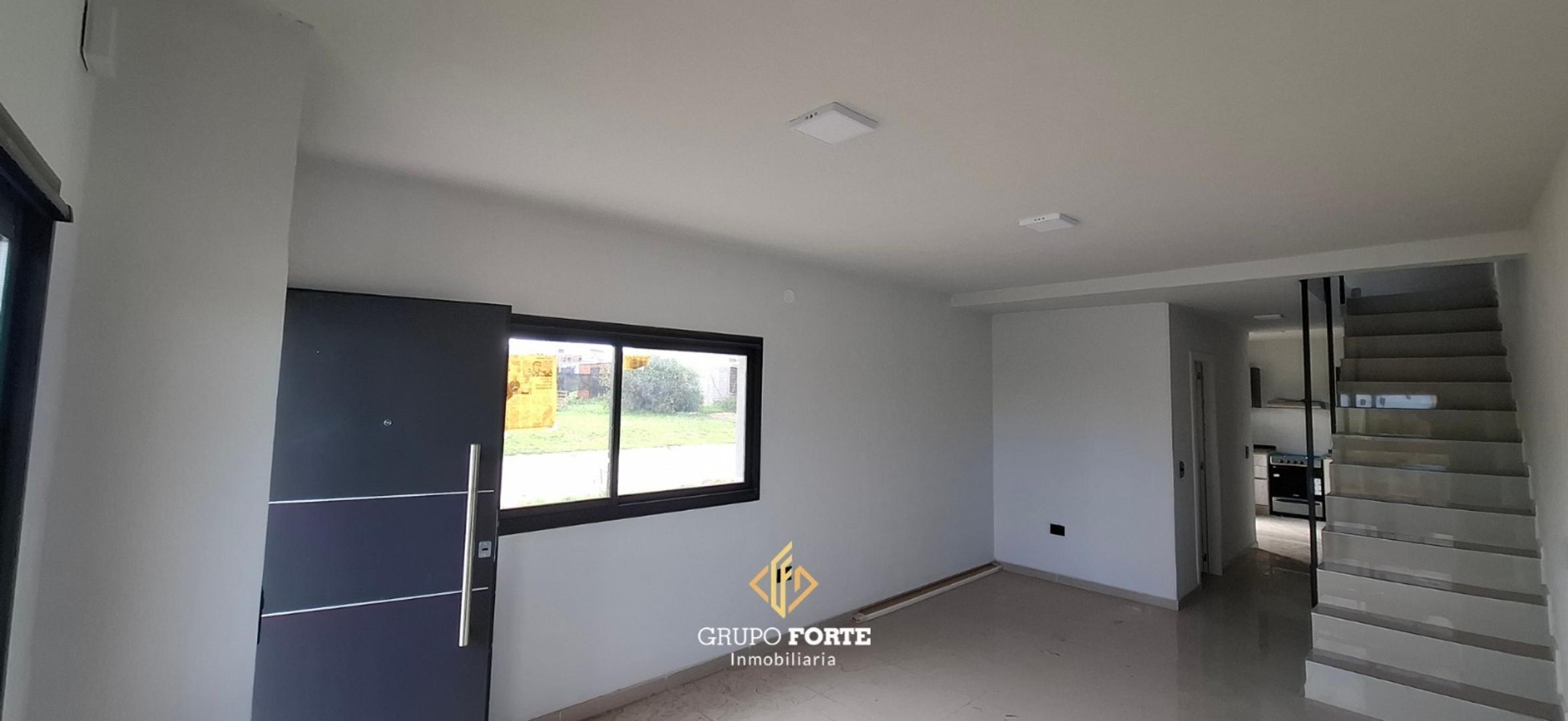 Casa en Venta con 3 cocheras