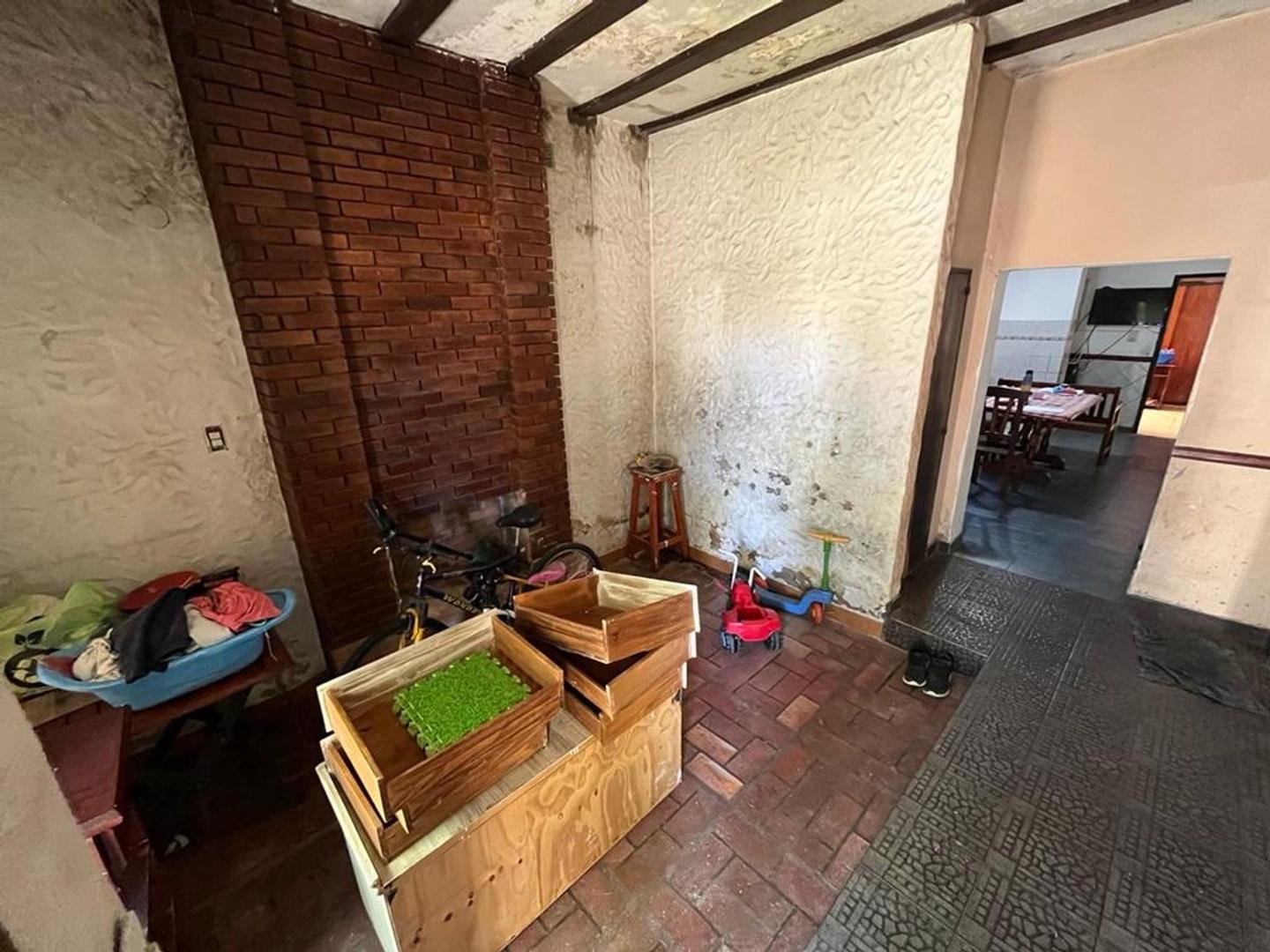 CASA 5 AMBIENTES JARDIN VENTA REMEDIOS DE ESCALADA