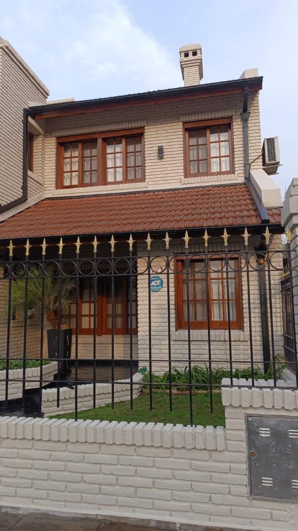 Garin centro espectacular casa de 3 plantas