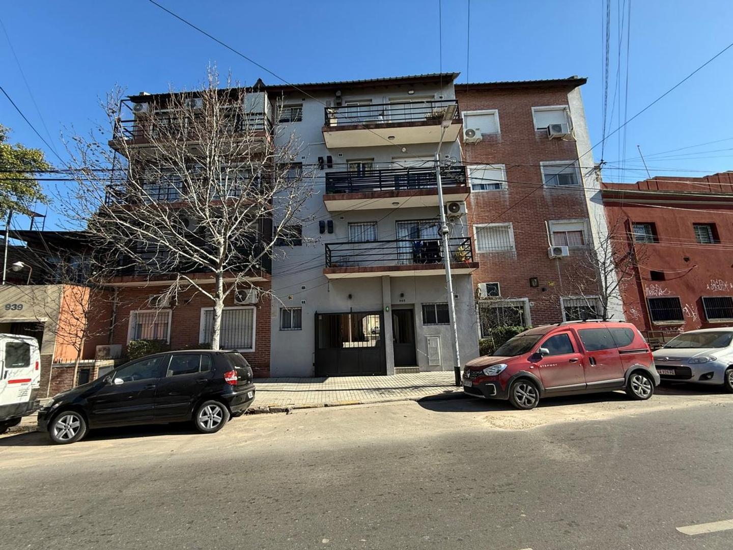 Zeballos 900, Piso 2