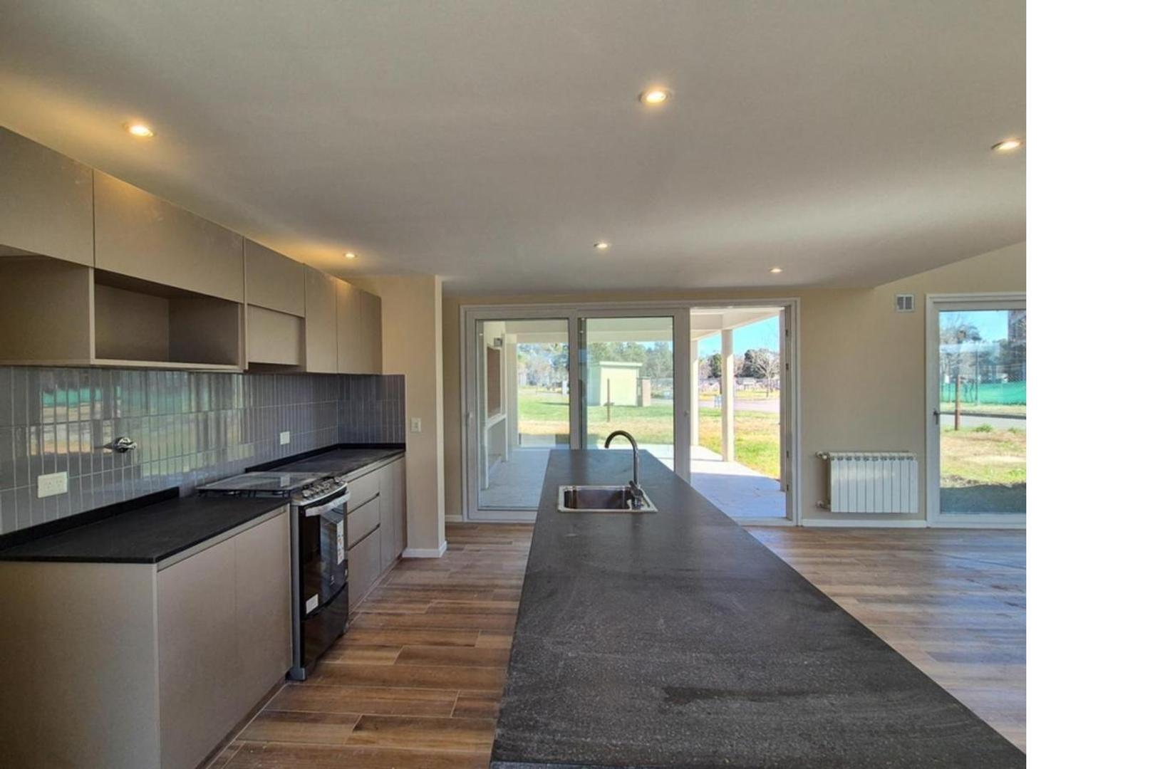 Casa 4 ambientes con 4 baños