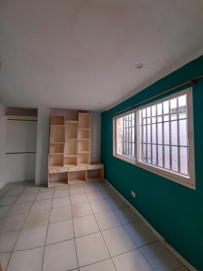 Casa 2 ambientes con 1 baño