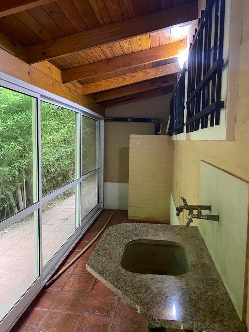 Casa 4 ambientes con 3 baños