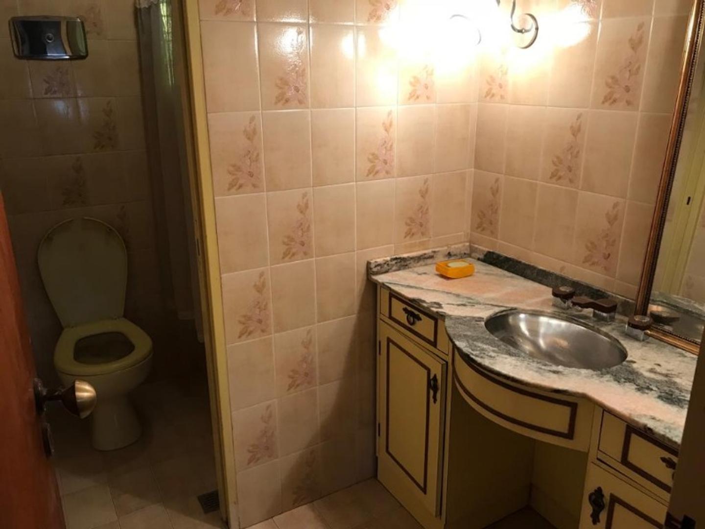 Casa 2 ambientes con 1 baño